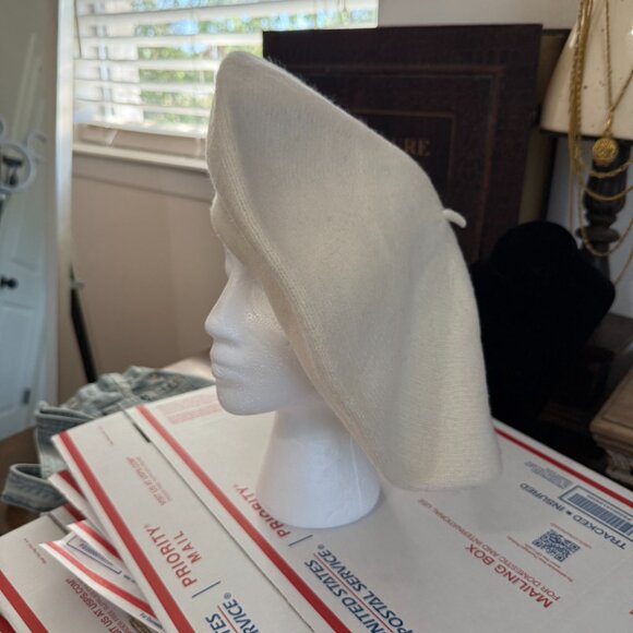 Wool Beret Hats - Picture 7 of 8